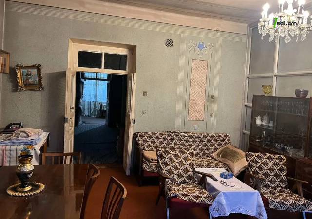 Մեկ հարկանի քարե տուն Ազատամարտիկների փողոցում Էրեբունիում, 120 քմ