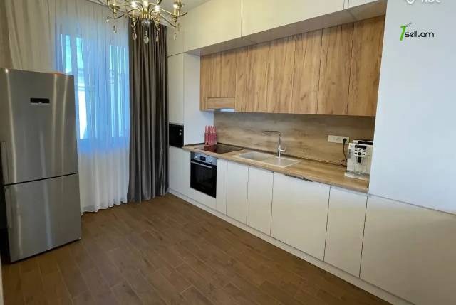 Երկու հարկանի քարե թաունհաուզ, Գ-1 թաղամաս Աջափնյակում, 150 ք.մ., 2 սանհանգույց, եվրովերանորոգված