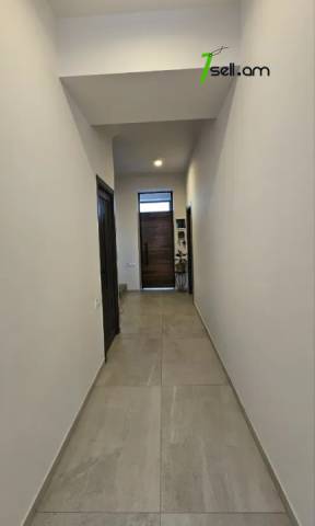 Երկու հարկանի քարե թաունհաուզ Առինջի 4-րդ փողոցում Առինջում, 560 ք.մ., 3+ սանհանգույց