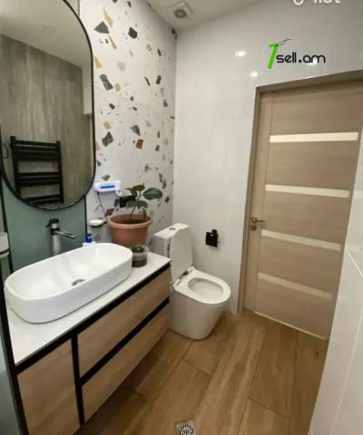 2 սենյականոց բնակարան նորակառույց շենքում Երզնկյան փողոցում, 61 քմ, 2/5 հարկ, բարձր առաստաղներ