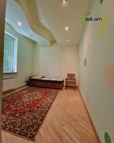 Մեկ հարկանի քարե տուն Խաչատուր Աբովյանի 27-րդ փողոցում Ավանում, 1000 ք.մ., 2 սանհանգույց