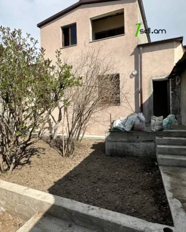 Երկու հարկանի տուն, Նորք-Մարաշ վարչական շրջան Նորք Մարաշում, 170 ք.մ., 2 սանհանգույց