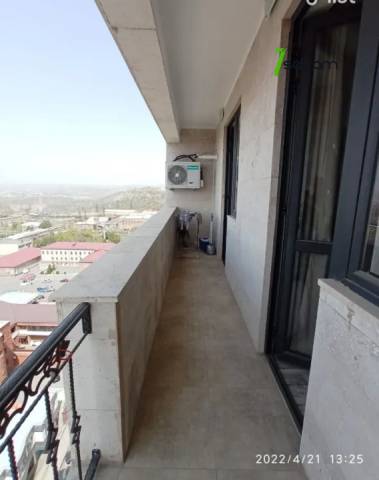 3 սենյականոց բնակարան նորակառույց շենքում Գրիբոյեդով փողոցում, 82 ք.մ., բարձր առաստաղներ, 13/16 հարկ