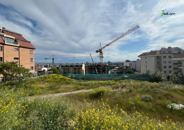 Հողատարածք բնակելի շինությունների համար Վերին Անտառային փողոցում կենտրոնում, 1640 քմ