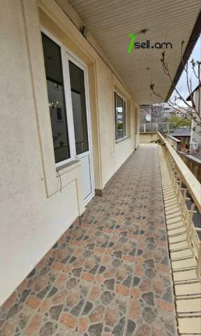 Երկու հարկանի քարե տուն Սեպուհի փողոցում Արաբկիրում, 890 ք.մ., 2 սանհանգույց, կապիտալ վերանորոգված