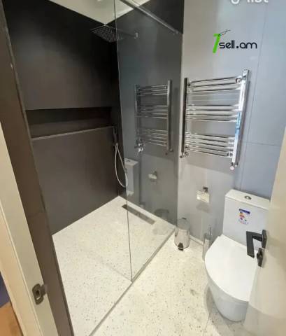 3 սենյականոց բնակարան նորակառույց շենքում Կոմիտասի պողոտայում, 55 ք.մ., 10/15 հարկ, բարձր առաստաղներ