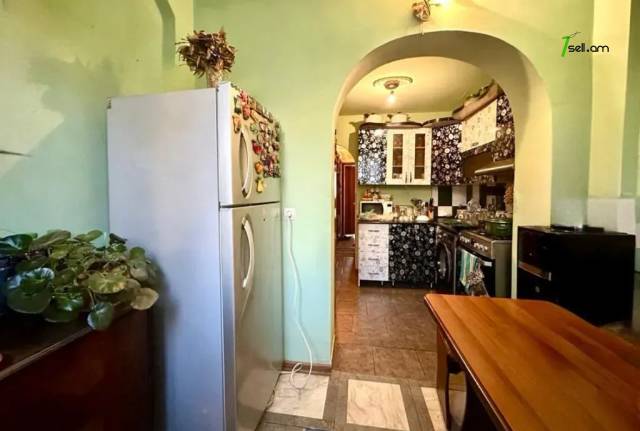 3 սենյականոց բնակարան Մինաս Ավետիսյան փողոցում, 75 ք.մ., 1/5 հարկ, կապիտալ վերանորոգված, քարե շենք