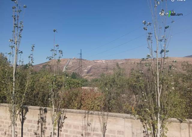 Հողատարածք բնակելի շինությունների համար Աբովյանում, 2100 ք.մ.