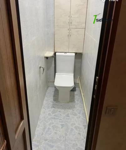 3 սենյականոց բնակարան, Աթոյան փողոցի նրբանցք, 91 ք.մ., 1/5 հարկ, կապիտալ վերանորոգված, քարե շենք