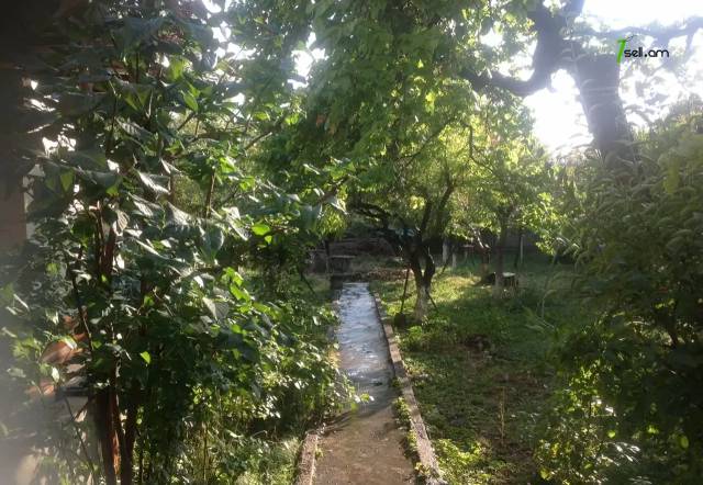 Երկու հարկանի քարե տուն Վարշավյան փողոցում Քանաքեռ Զեյթունում, 800 ք.մ., կապիտալ վերանորոգված