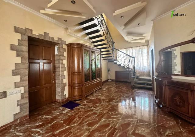 5 սենյականոց բնակարան Մհեր Մկրտչյան փողոցում, 210 քմ, նախավերջին հարկ, 2 սանհանգույց