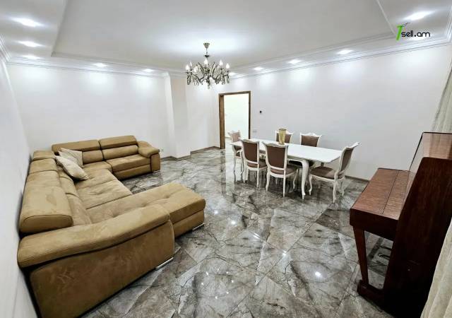 Երեք հարկանի քարե տուն Նոր Արեշի 2րդ փողոցում Էրեբունիում, 450 ք.մ., 3+ սանհանգույց