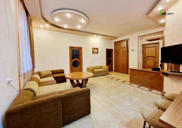 3 սենյականոց բնակարան Մոսկովյան փողոցում, 75 ք.մ., 2 սանհանգույց, բարձր առաստաղներ, 2/6 հարկ