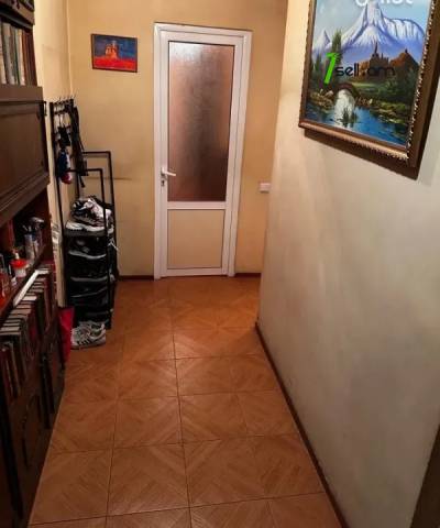 2 սենյականոց բնակարան Ղափանցյան փողոցում, 55 ք.մ., 2/5 հարկ, մասնակի վերանորոգում, քարե շենք