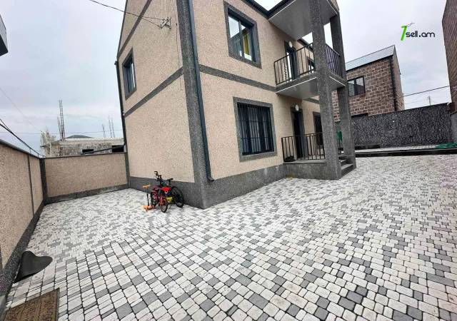 Երկու հարկանի քարե տուն 21-րդ փողոցում Զովունիում, 220 ք.մ., 2 սանհանգույց, կապիտալ վերանորոգված