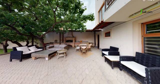 Երեք հարկանի քարե տուն Ջրվեժում, 570 քմ, 2 սանհանգույց, եվրովերանորոգված