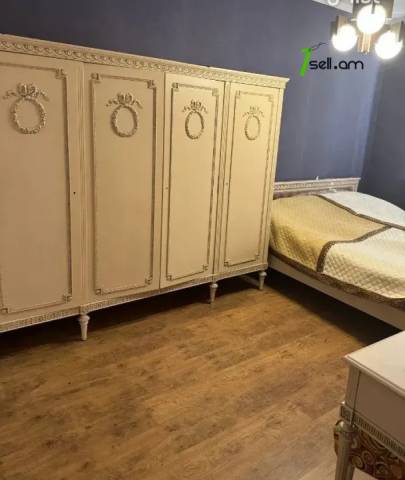 4 սենյականոց բնակարան Ազատության պողոտայում, 109 ք.մ., 2/5 հարկ, կապիտալ վերանորոգված, քարե շենք