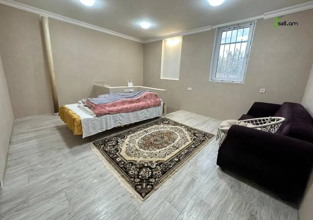 Երկու հարկանի քարե տուն 19-րդ փողոցում Շենգավիթում, 500 քմ, 2 սանհանգույց, կապիտալ վերանորոգված