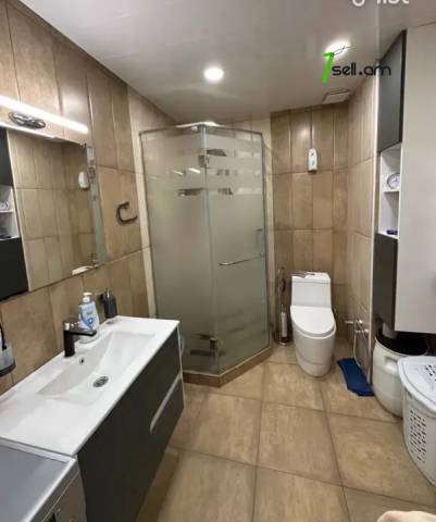 2 սենյականոց բնակարան նորակառույց շենքում Պարույր Սևակի փողոցում, 74 ք.մ., բարձր առաստաղներ