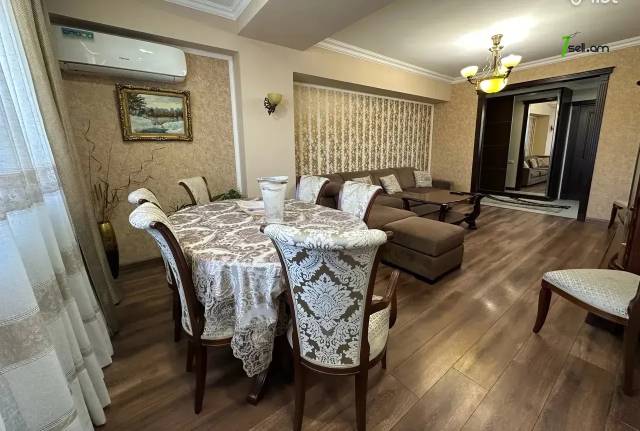 4 սենյականոց բնակարան Եզնիկ Կողբացու փողոցում, 105 քմ, կապիտալ վերանորոգված