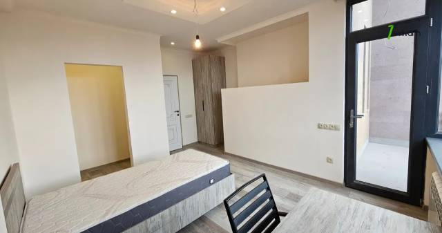 Երեք հարկանի քարե թաունհաուզ Նվեր Սաֆարյան փողոցում Ավանում, 351 ք.մ., 3+ սանհանգույց