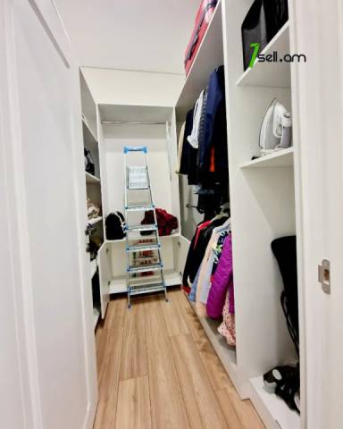 Երեք հարկանի թաունհաուզ, Դուրյան թաղամաս Ավանում, 330 ք.մ., 3+ սանհանգույց