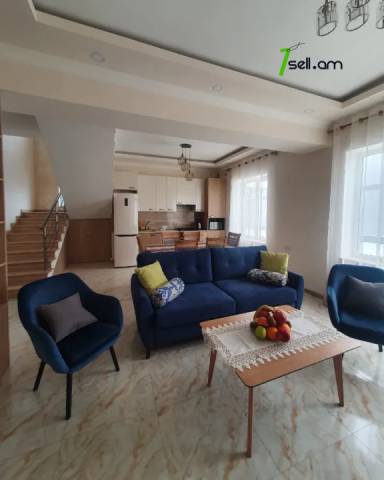 Երկու հարկանի քարե տուն Պարույր Սևակի փողոցում Ավանում, 640 ք.մ., 2 սանհանգույց