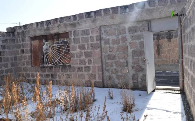 Մեկ հարկանի քարե տուն, Կոմինտերնի փողոցի 2-րդ նրբանցք Գյումրիում, 144 քմ, եվրովերանորոգված