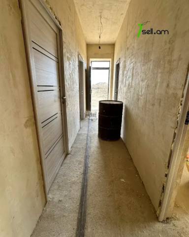 Մեկ հարկանի քարե տուն 17-րդ փողոցում Հայանիստում, 270 ք.մ., մասնակի վերանորոգում