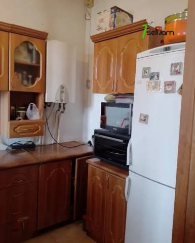 Երեք հարկանի քարե տուն Նոր Արեշի 37րդ փողոցում Էրեբունիում, 536 ք.մ., 2 սանհանգույց