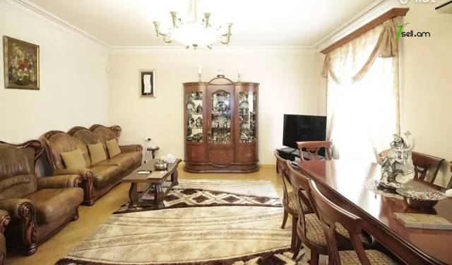 4 սենյականոց բնակարան Վարդանանց փողոցում, 113 ք.մ., 2 սանհանգույց, բարձր առաստաղներ, 2/5 հարկ