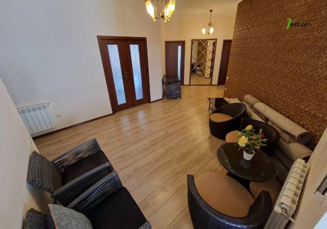 Ընդարձակ 5 սենյականոց բնակարան նորակառույց շենքում Վերին Անտառային փողոցում, 330 ք.մ.