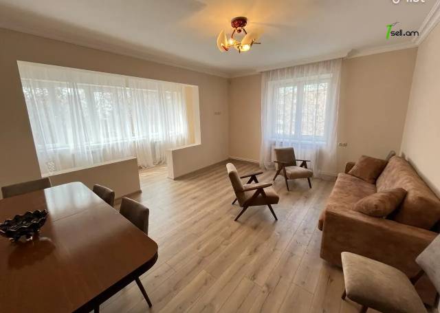 2 սենյականոց բնակարան Ազատության պողոտայում, 64 քմ, նախավերջին հարկ, եվրովերանորոգված, քարե շենք