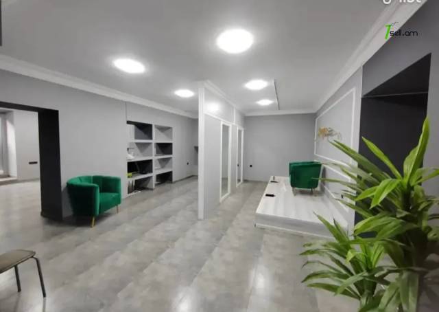 Բազմաֆունկցիոնալ գույք Բայրոնի փողոցում կենտրոնում, 190 ք.մ.