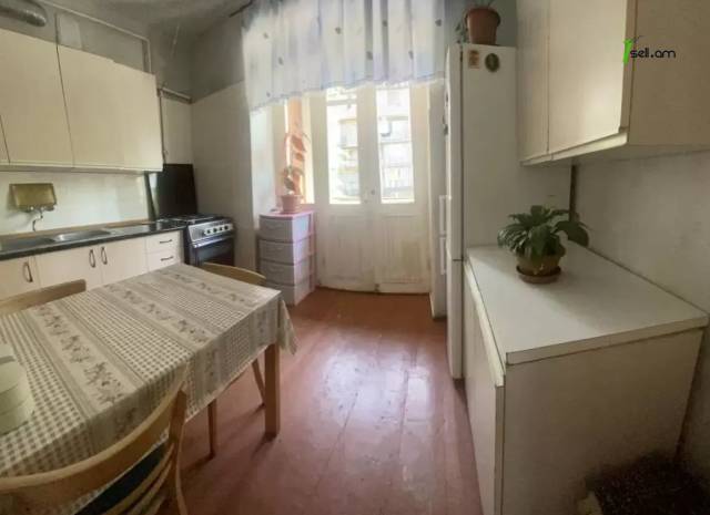 2 սենյականոց բնակարան Կոմիտասի պողոտայում, 58 ք.մ., 3/5 հարկ, քարե շենք