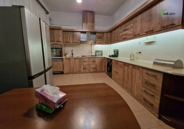 Երկու հարկանի քարե տուն Դավիթ Բեկի փողոցում Էրեբունիում, 650 քմ, 3+ սանհանգույց, եվրովերանորոգված