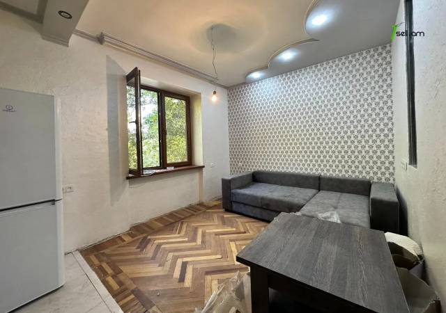 1 սենյականոց բնակարան Զաքյան փողոցում, 36 ք.մ., 3/5 հարկ, կապիտալ վերանորոգված, քարե շենք