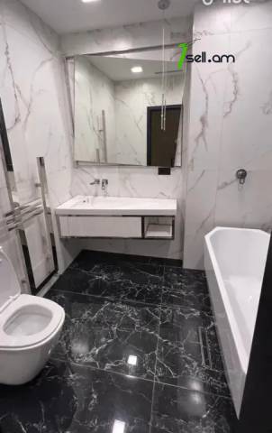 Երկու հարկանի թաունհաուզ Վերին Անտառային փողոցում կենտրոնում, 250 ք.մ., 3+ սանհանգույց