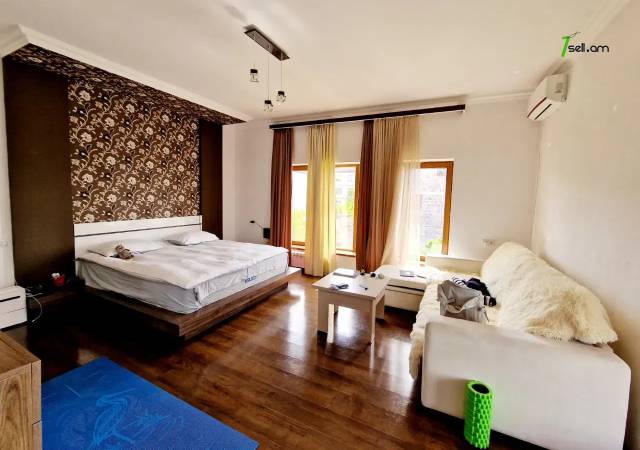 Երկու հարկանի քարե տուն Բագրևանդի փողոցում Նոր Նորքում, 600 ք.մ., 3+ սանհանգույց