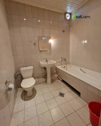 Բազմաֆունկցիոնալ գույք Պարոնյան փողոցում կենտրոնում, 280 ք.մ.