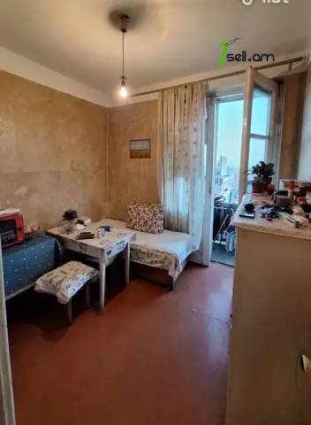 1 սենյականոց բնակարան Կոմիտասի պողոտայում, 48 քմ, 3/5 հարկ, բարձր առաստաղներ, քարե շենք