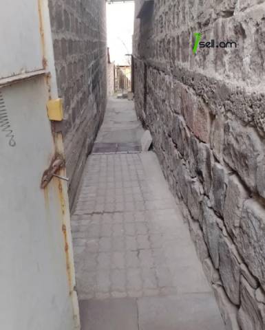 Երեք հարկանի քարե տուն Նոր Արեշի 37րդ փողոցում Էրեբունիում, 536 ք.մ., 2 սանհանգույց