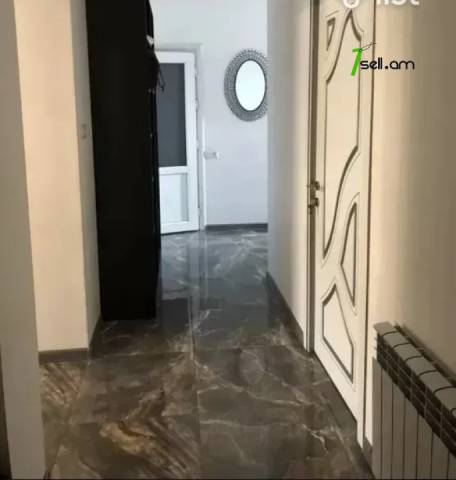 3 սենյականոց բնակարան Գրիբոյեդով փողոցում, 82 ք.մ., դիզայներական ոճով վերանորոգված, քարե շենք
