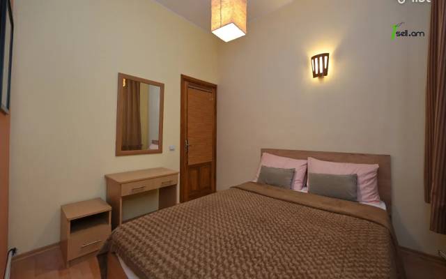 3 սենյականոց բնակարան Պուշկինի փողոցում, 75 ք.մ., 2 սանհանգույց, 1/5 հարկ