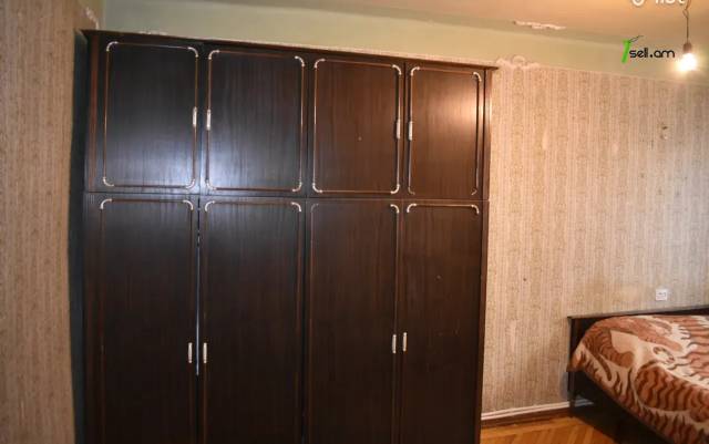 4 սենյականոց բնակարան Լվովյան փողոցում, 76 ք.մ., 1/5 հարկ, քարե շենք