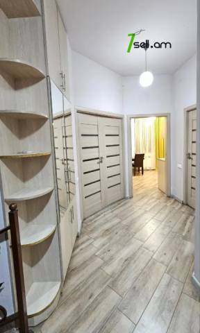 Երեք հարկանի քարե տուն Արցախի պողոտայում Էրեբունիում, 460 ք.մ., 3+ սանհանգույց, կապիտալ վերանորոգված