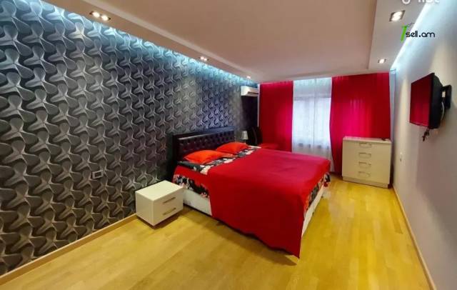 6 սենյականոց բնակարան Հանրապետության փողոցում, 230 ք.մ., նախավերջին հարկ, 3+ սանհանգույց