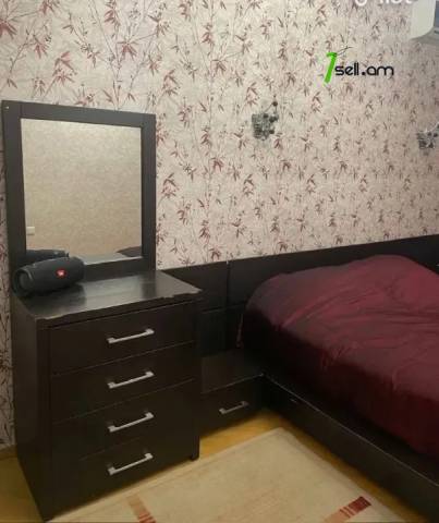 2 սենյականոց բնակարան, Գյուլիքեխվյանի նրբանցք, 65 ք.մ., 2/5 հարկ, կապիտալ վերանորոգված, քարե շենք