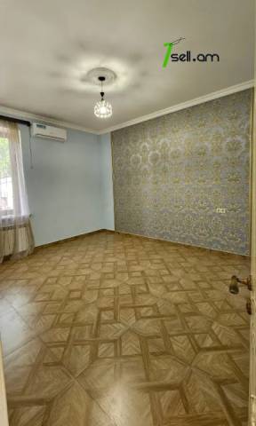 Երկու հարկանի քարե տուն, Արմենակ Արմենակյան անցուղի Նորք Մարաշում, 1800 քմ, 3+ սանհանգույց