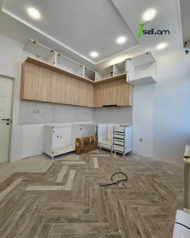 Երկու հարկանի քարե թաունհաուզ Ալբերտ Էյնշտեյնի փողոցում Քանաքեռավանում, 654 ք.մ., 3+ սանհանգույց